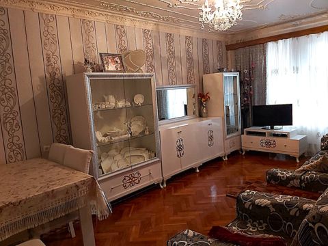 Satılır 3 otaqlı köhnə tikili 98 m² — Bakı