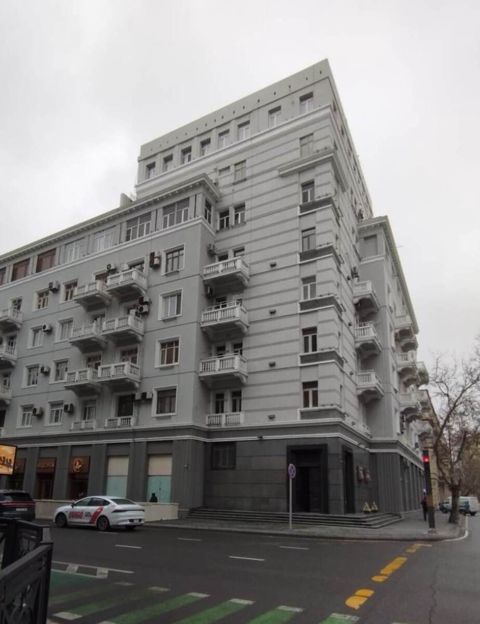 Satılır 3 otaqlı köhnə tikili 100 m² — Bakı