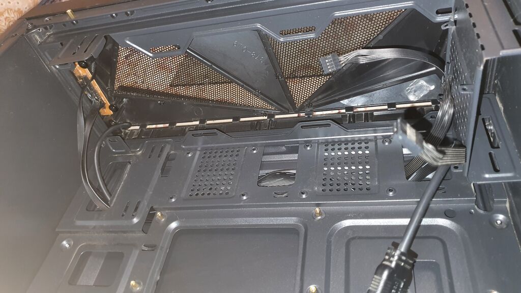 Gaming kompyuter üçün içi boş keys satılır. Yan tərəfi qalın şüşədir — Korpuslər, Bakı (5)
