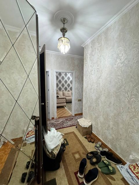 Satılır 4 otaqlı köhnə tikili 105 m² — Bakı