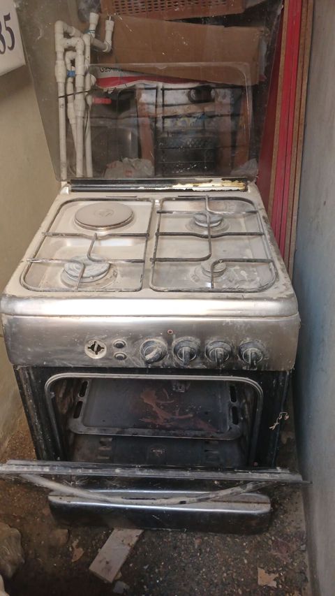Qaz-elektrik kombinə edilmiş soba - Üst hissə: 4 gözlü – 3 qaz ocağı — Bakı
