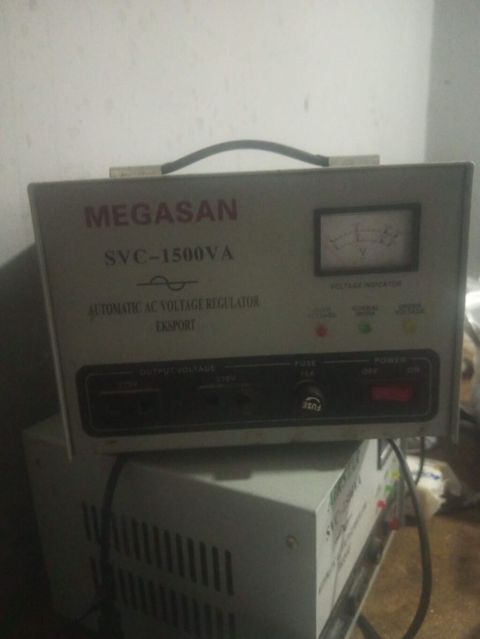 Megasan SVC-1500VA avtomatik AC gərginlik tənzimləyicisi — Güzdək