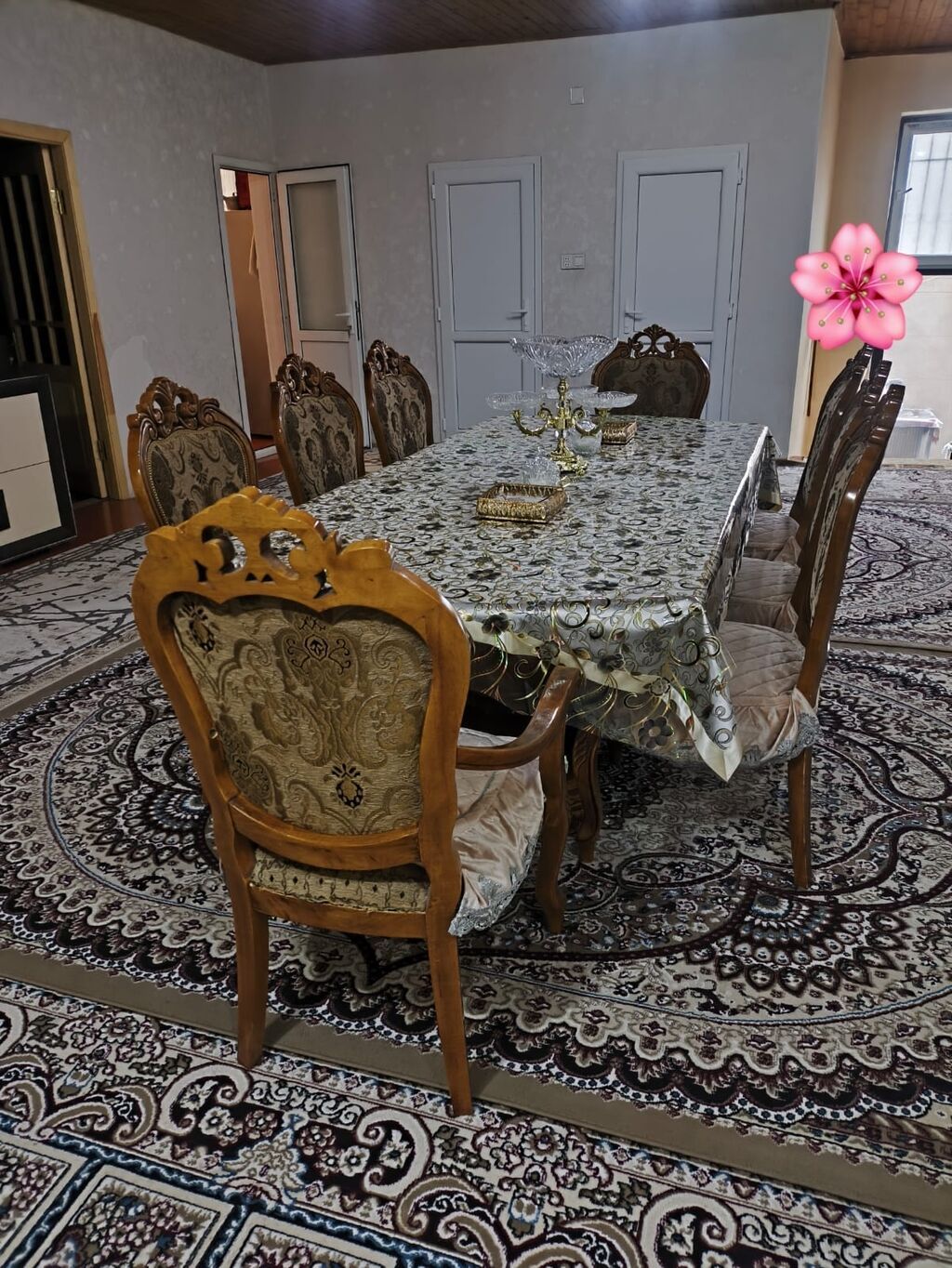 Masa dəsti satılır. - Tərkibi: 1 böyük yemək masası + 8 ədəd stul — Masalar və stullar, Bakı