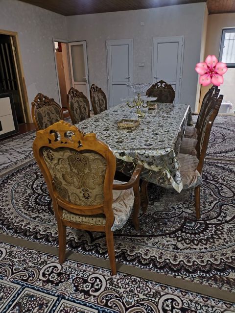 Masa dəsti satılır. - Tərkibi: 1 böyük yemək masası + 8 ədəd stul — Bakı