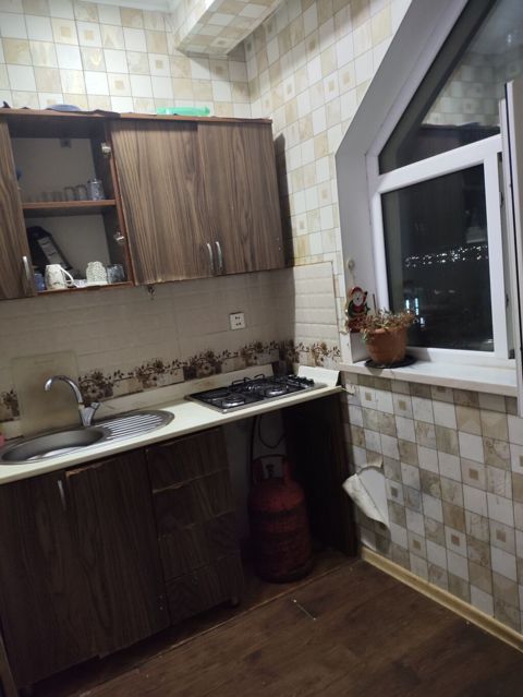 2 otaqlı mənzil – mətbəx və qonaq otağı mebellə - Plan: girişdən — Masazır
