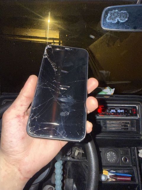 Məhsul: iPhone 11 Tek problem ekran Catdi Zavotdu 70 pildi Hecbir — Bakı