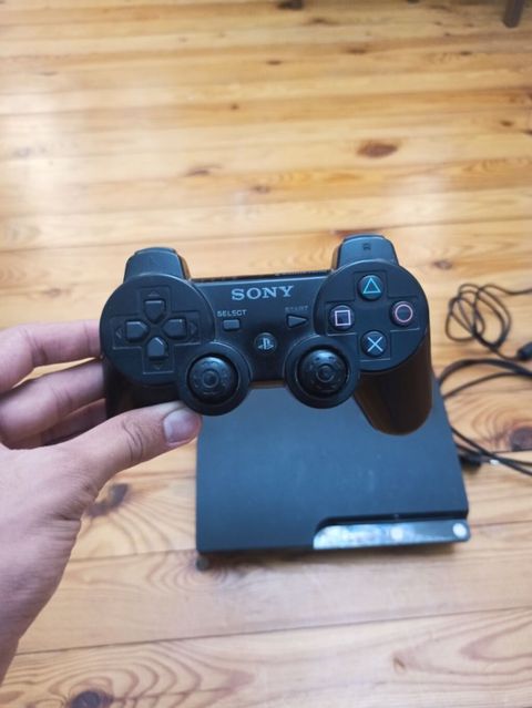 Sony PlayStation 3 (PS3) Slim oyun konsolu seti Paket tərkibi: - PS3 — Güzdək