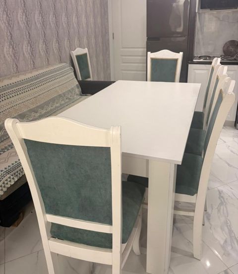 Masa desti 6 stulla.qiymet 200 man.olcu 1.60/90.acilmir.unvan yeni — Bakı