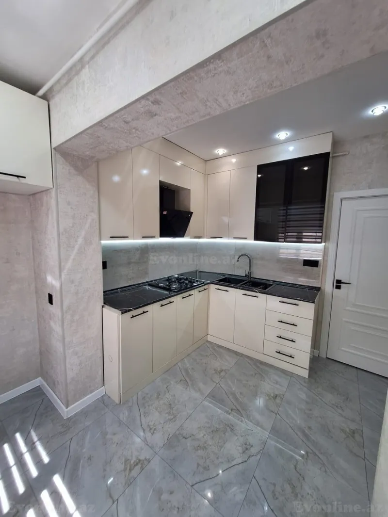 Satılır 3 otaqlı Mənzil Köhnə tikili 82 m² Bakı, Xətai r., Köhnə Günəşli — Bakı