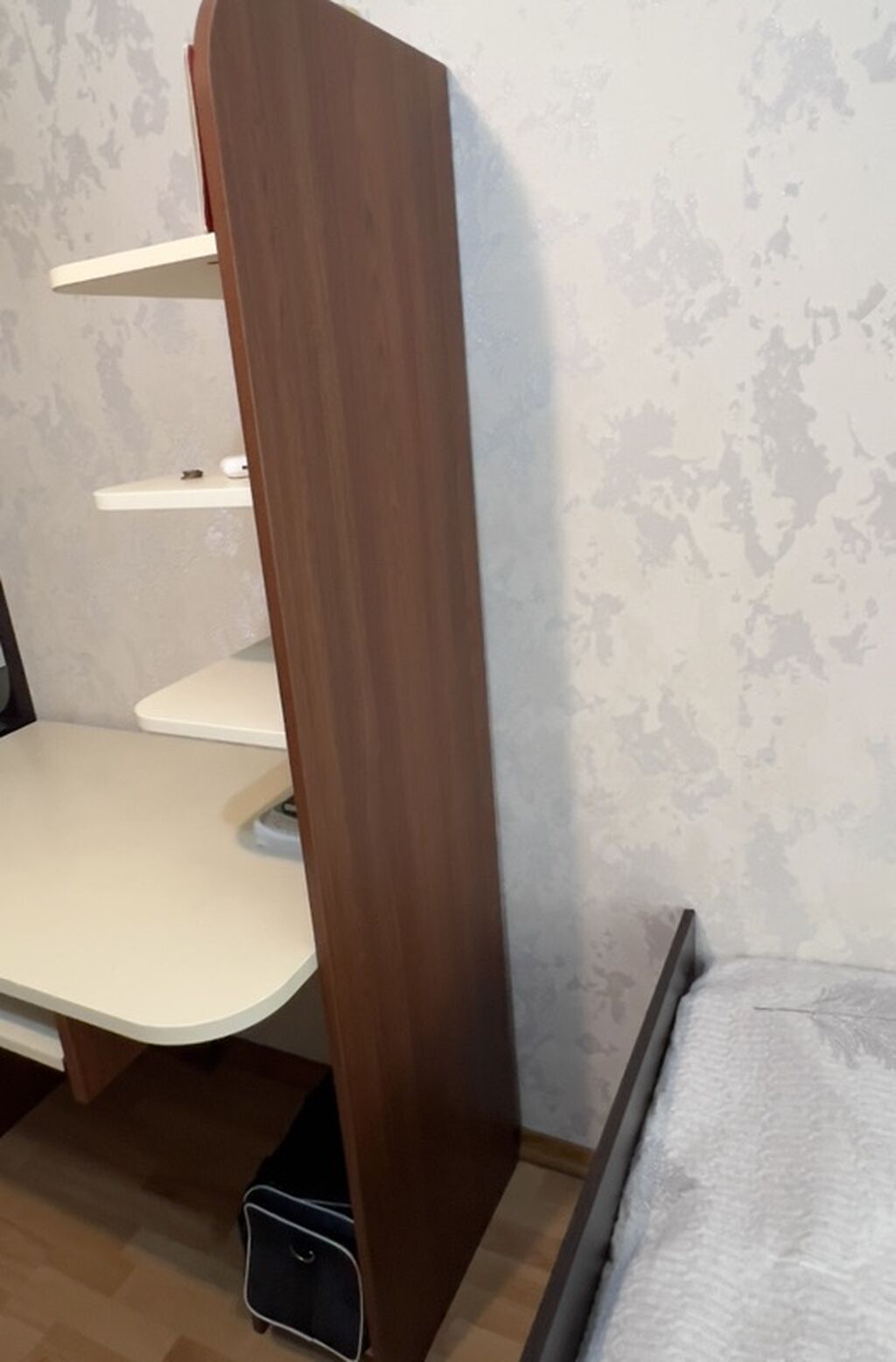Künc masa, Stulsuz, Polkalı, Siyirməsiz, Sadə laminat — Kompüter masaları və kresloları, Bakı (3)