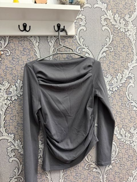 Qadın köynəyi – boz rəngdə, uzunqollu. - Model: drapeli/drapirovkalı — Bakı