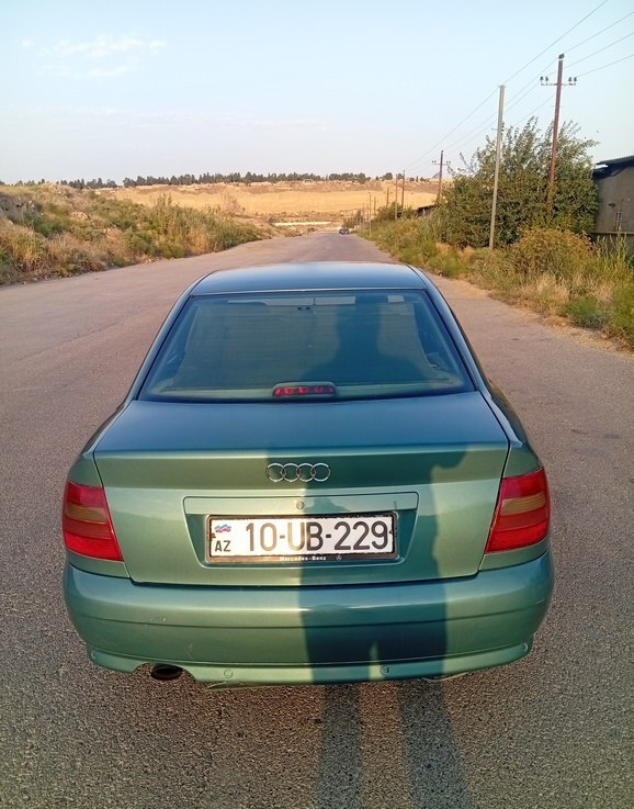Audi A4, 2000 il, 209000 km, 1.8 L 10-UB-229 — Avtomobillər (4)
