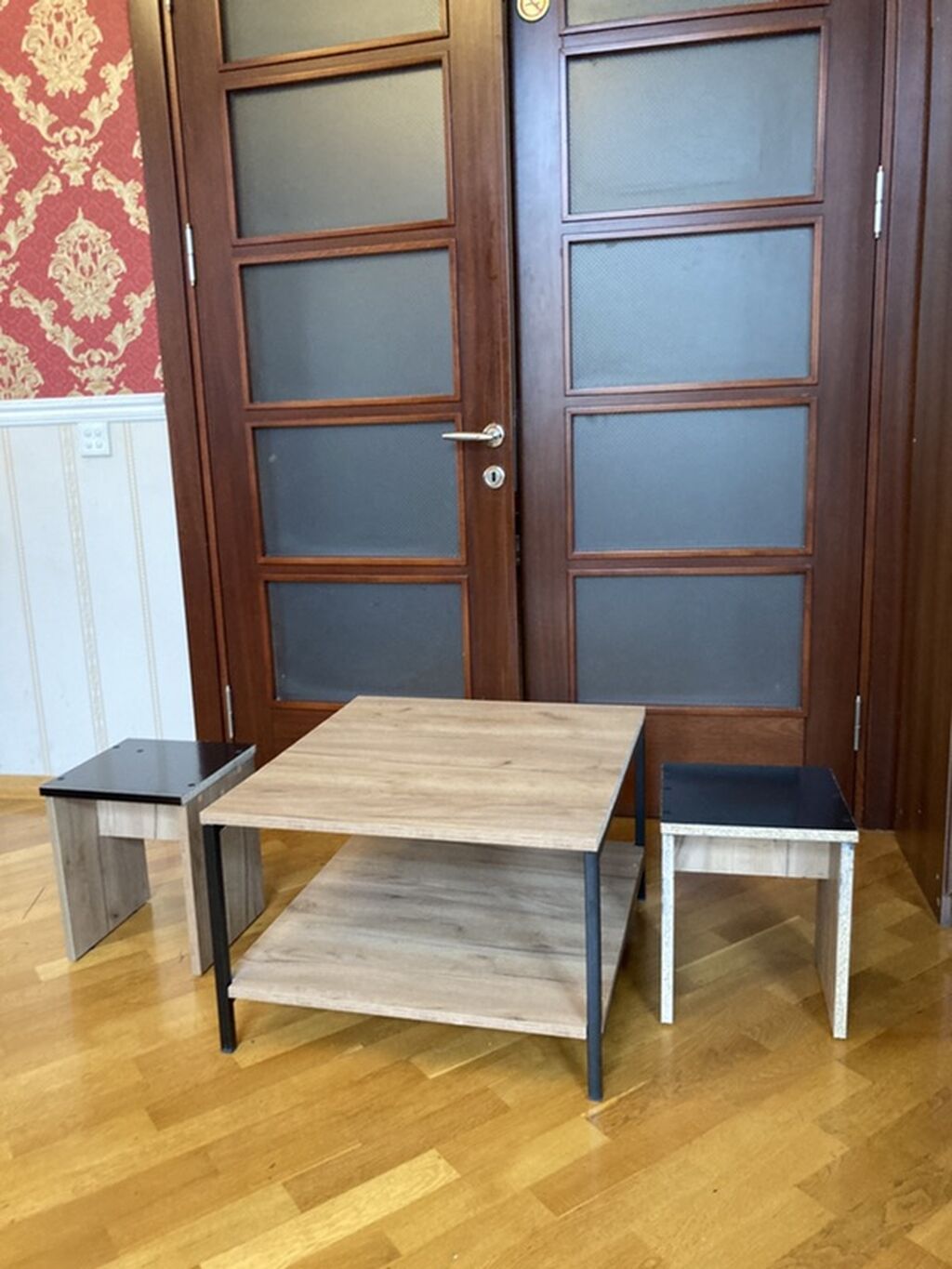 Kvadrat kofe masası və 2 ədəd tabure dəsti - Dizayn: Minimalist və — Masalar və stullar, Bakı (2)