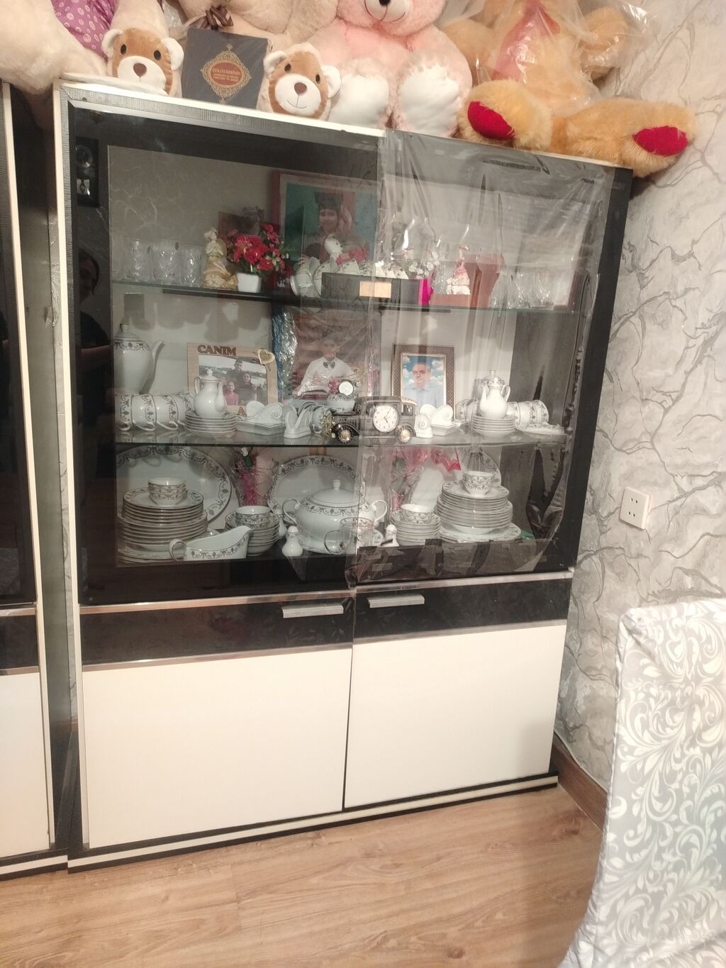 Qara-şampan rəng çalarlarında vitrin-dolab dəsti - Material — Şkaflar, Bakı (2)