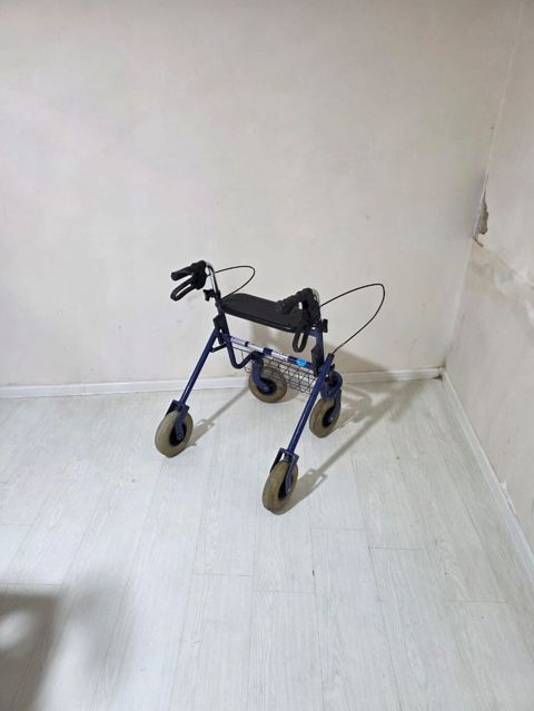 Dörd təkərli gəzinti köməkçisi (rollator) - Rəng: tünd mavi metal — Bakı