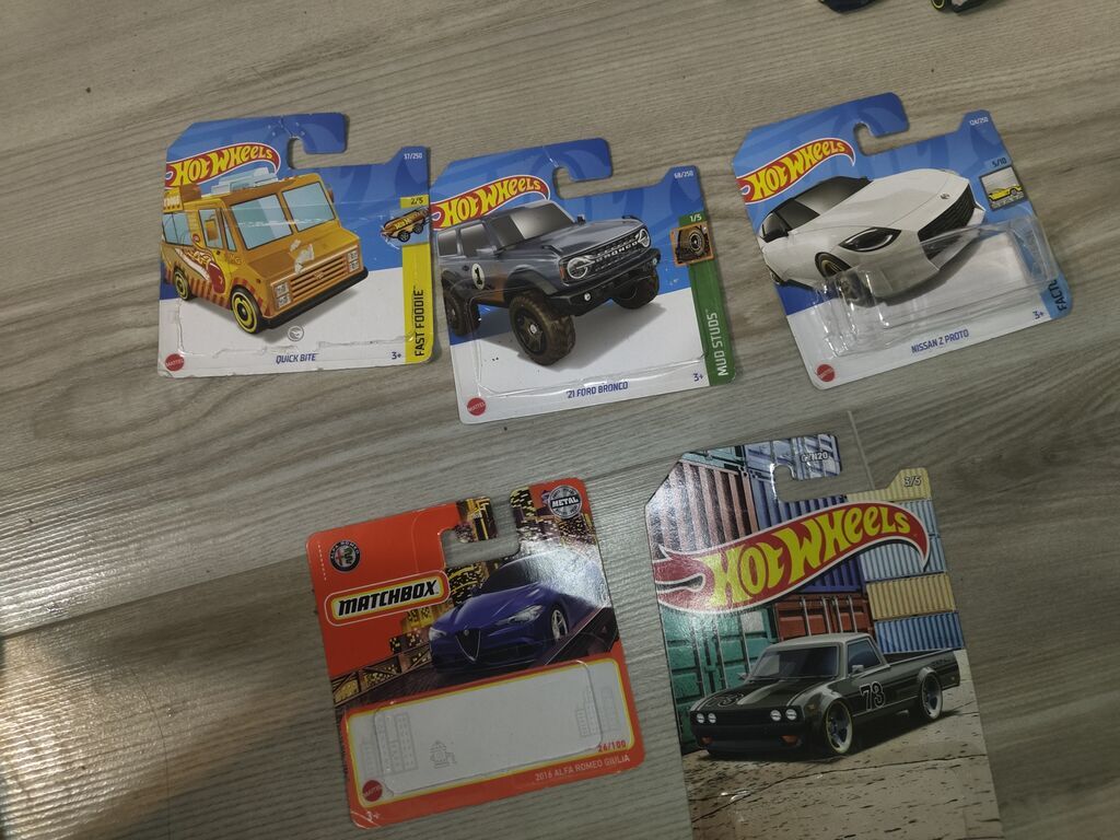 Hamsi 30azn tek tek satilmir Hot Wheels və Matchbox 1:64 die-cast — Modellar, Bakı (2)