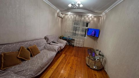 Satılır 4 otaqlı köhnə tikili 100 m² — Bakı