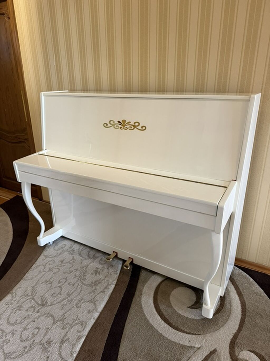 Ağ rəngli upright pianino – “Сюита” (Syuıta). - Korpus: parlaq — Pianino və digər klaviş alətləri, Digah (7)