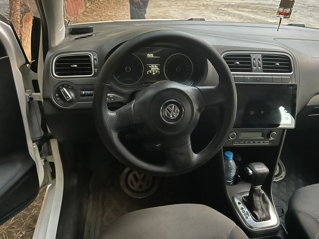 Volkswagen Polo, ağ rəng, 5 qapılı hetçbek. Mühərrik və ötürmə — Avtomobillər, Digah (6)