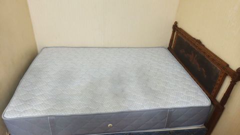 Cüt nəfərlik carpayı,450manata alınıb ortopedik döşəklidir baş hissəsi — Bakı