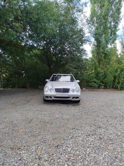 Mercedes E 230, 2.3 L, 1996 il, 473 000 km — Qusar