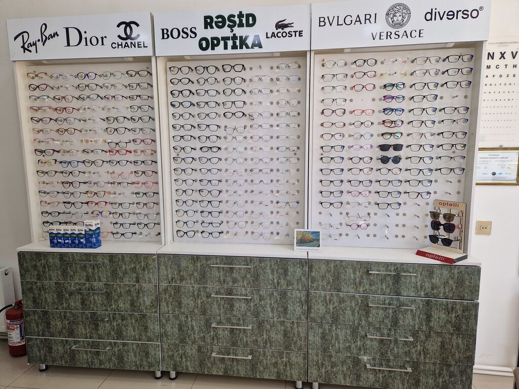 Optika mağazasında geniş çərçivə və eynək seçimi Məhsul və brendlər — Eynəklər və aksesuarları, Masazır (2)