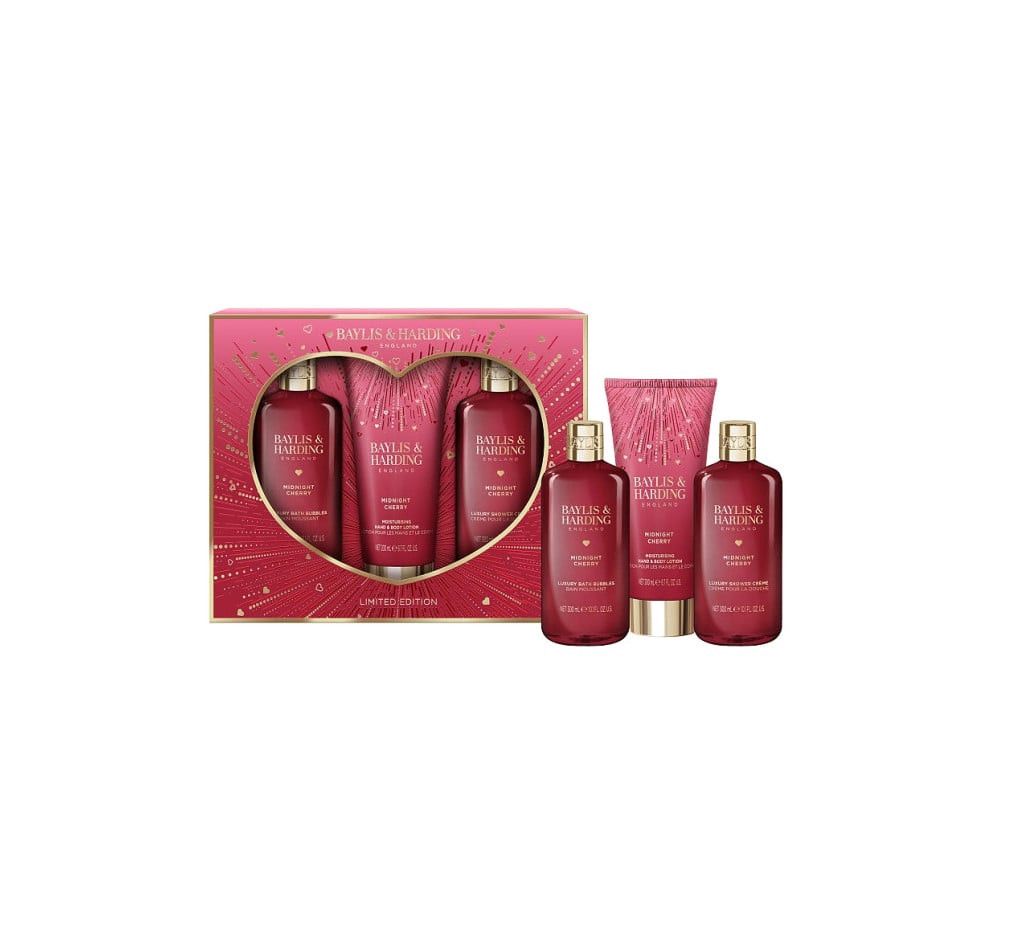 Qulluğ üçün kosmetika dəsti Baylis&Harding Midnight Cherry 7 duş geli 300 ml + vanna köpüyü 300 ml + bədən losyonu 200 ml - 2205309907786 — Mallar, Bakı