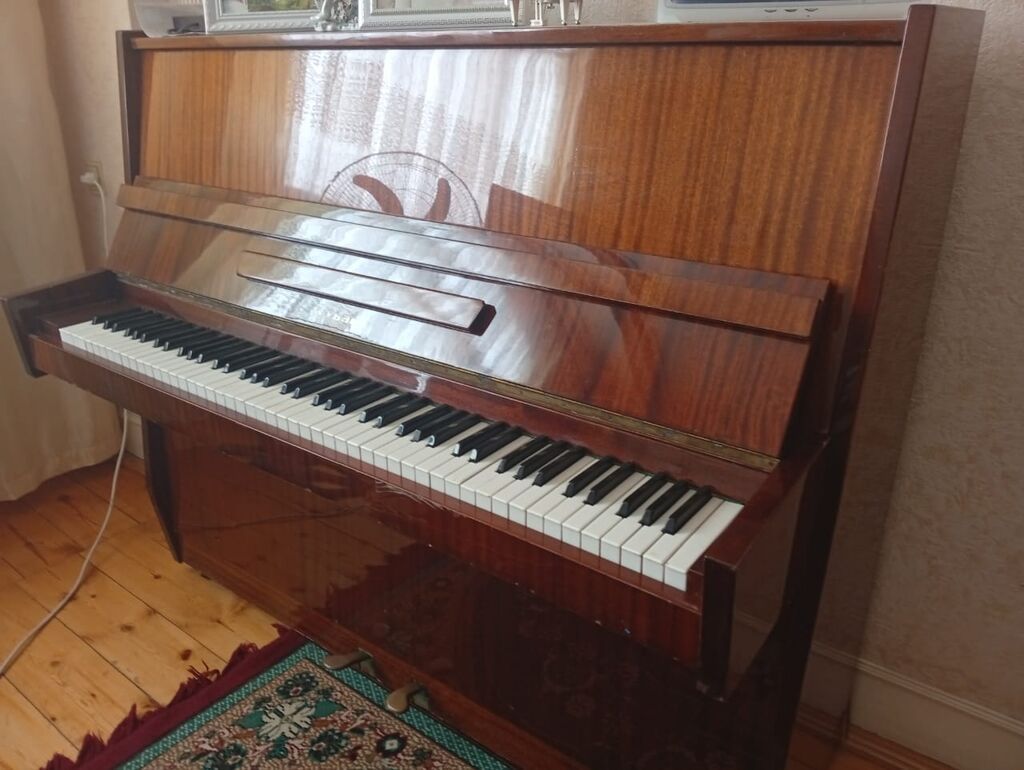 Upright pianino – “Kuban” modeli - Korpus: parlaq laklı, təbii ağac — Pianino və digər klaviş alətləri, Gəncə (2)
