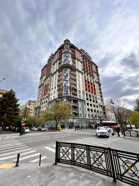 Satılır 3 otaqlı yeni tikili 140 m² — Bakı