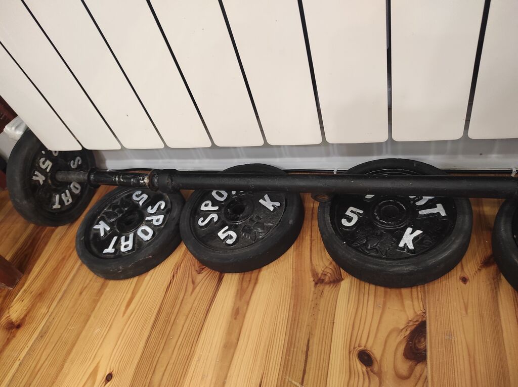 8 eded 5 kg 4 eded 2.5km cemi 50 kg var qiymet 150 azn — Dumbbellər, barbelər, diskləri, Digah