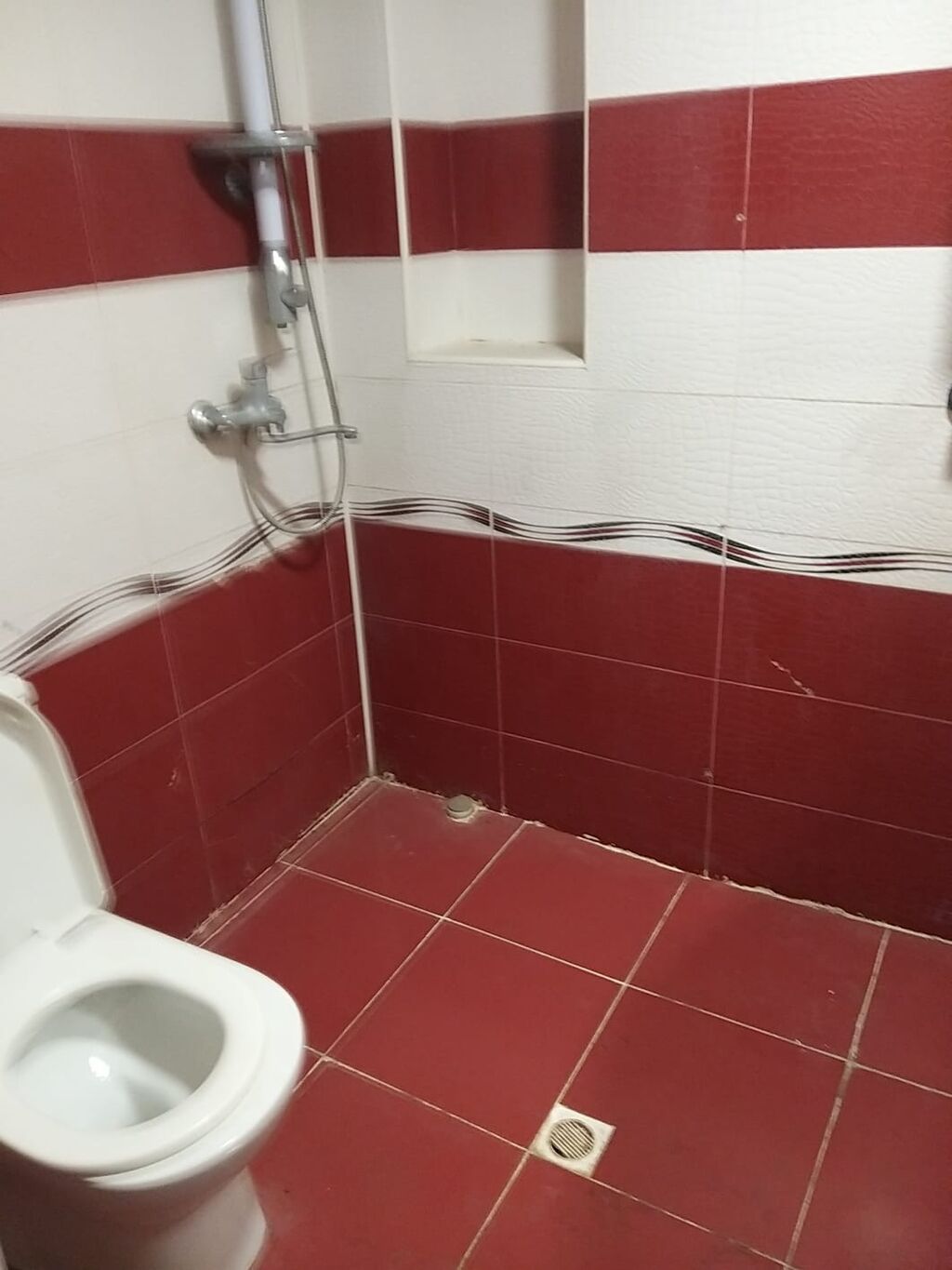 Azadliq prospekti metrosundan 10 deqiqelik mesafede 99 sayli mektebin — Mənzil, Bakı