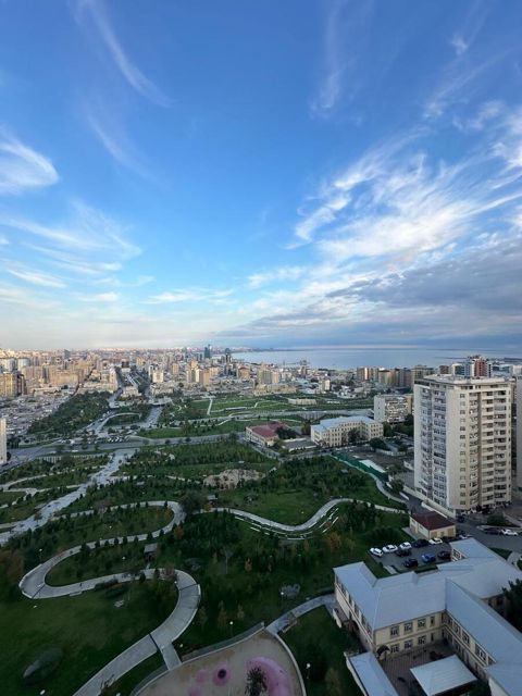 Satılır 4 otaqlı yeni tikili 248 m² — Bakı