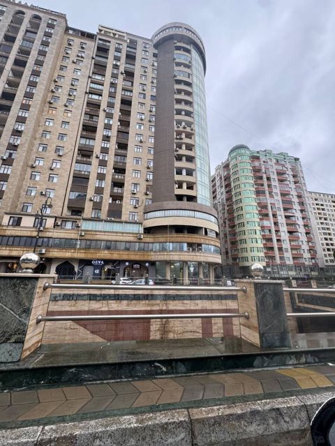 Satılır 5 otaqlı yeni tikili 260 m² — Bakı