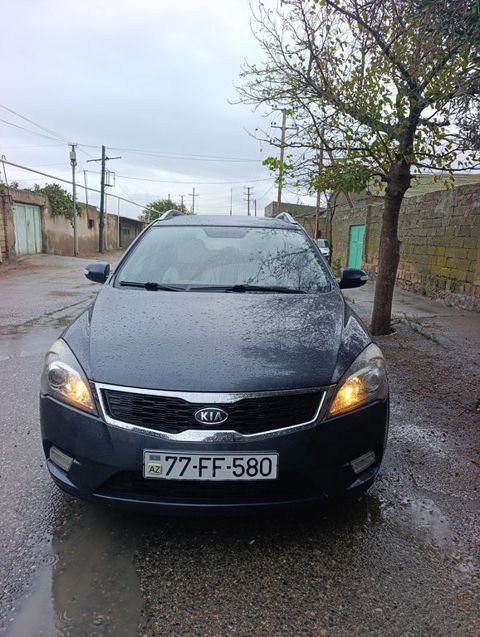 Kia Ceed SW, 1.6 L, 2011 il, 305 900 km — Bakı