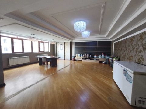 Satılır 4 otaqlı yeni tikili 220 m² — Bakı