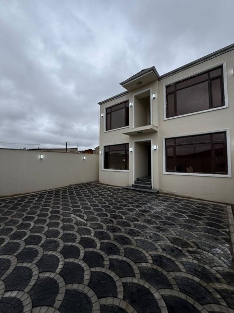 Satılır 4 otaqlı həyət evi/bağ evi 200 m² — Bakı