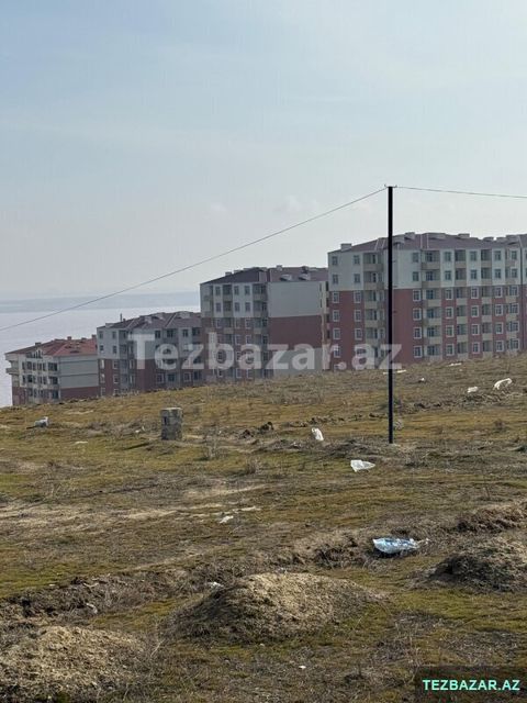 Villa badamin yani torpaq sahesi — Bakı