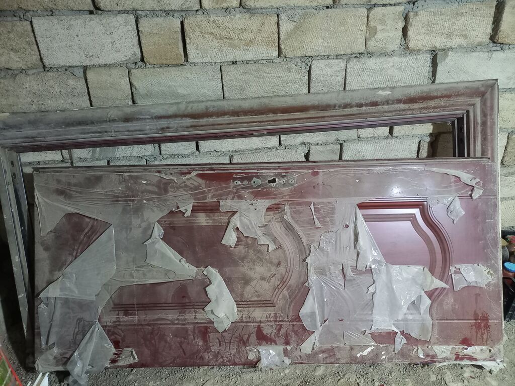 Metall qapı dəsti - Material: polad/metal qapı lövhəsi - Rəng: tünd — Pəncərələr, qapılar, balkonlar, Saray (3)
