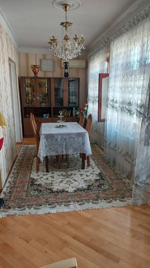 80 kv. m, 3 otaqlı, Kanalizasiya, Kombi, Qaz — House, cottage, summer house