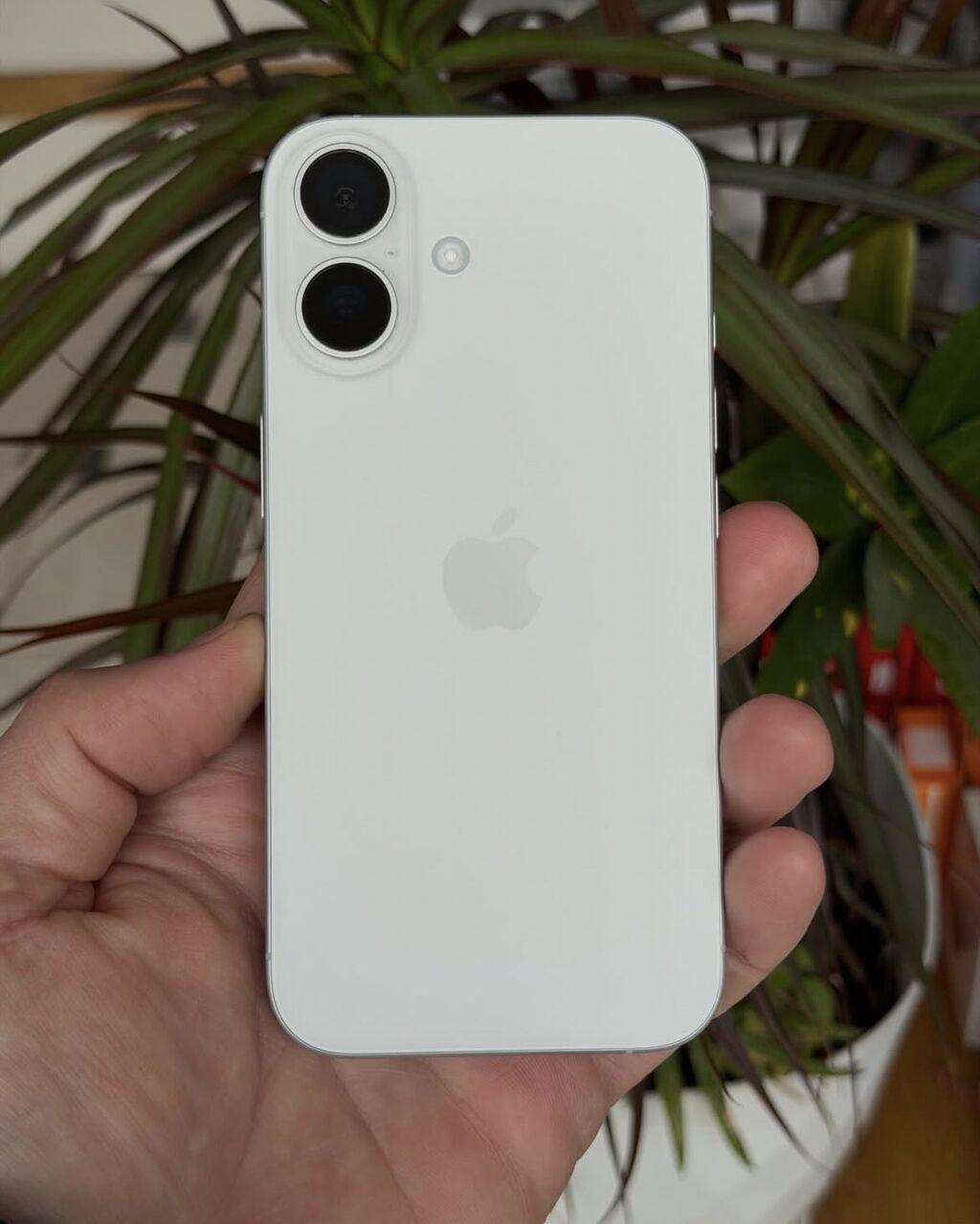 IPhone 16, 128 GB, Ağ, Zəmanət, Simsiz şarj, Face ID — Apple iPhone, Bakı