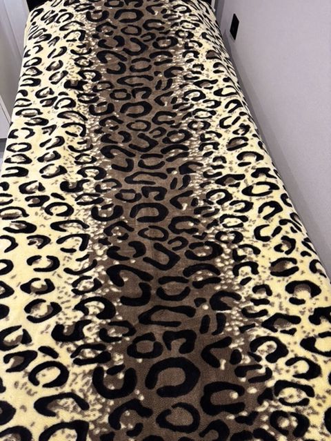 Tək nəfərlik ədyal satılır, qalındır, az istifadə edilib. Leopard — Bakı