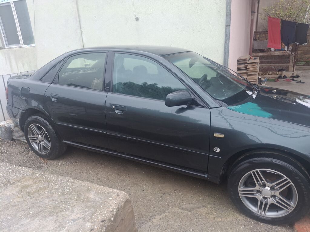 Audi A4 sedan – ehtiyat hissələri üçün - Korpus: 4 qapılı sedan, tünd — Digər, Bakı (10)