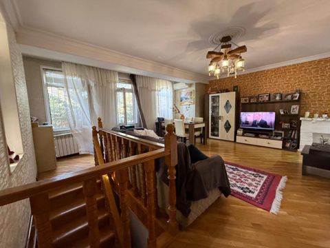 Satılır 2 otaqlı köhnə tikili 120 m² — Bakı