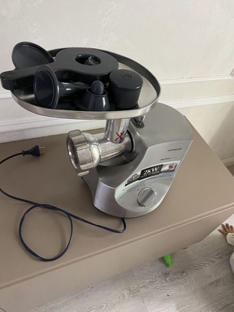 Kenwood Pro 2000 Excel ətçəkən maşın - Maksimal güc: 2 kW (etiket — Bakı