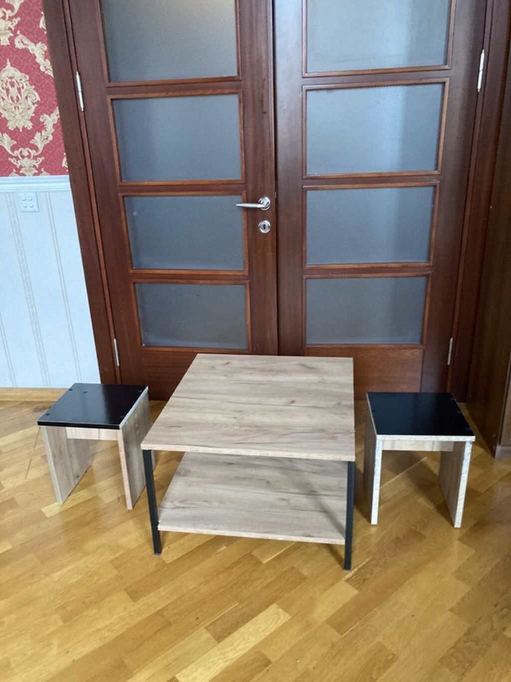 Kvadrat kofe masası və 2 ədəd tabure dəsti - Dizayn: Minimalist və — Masalar və stullar, Bakı (6)