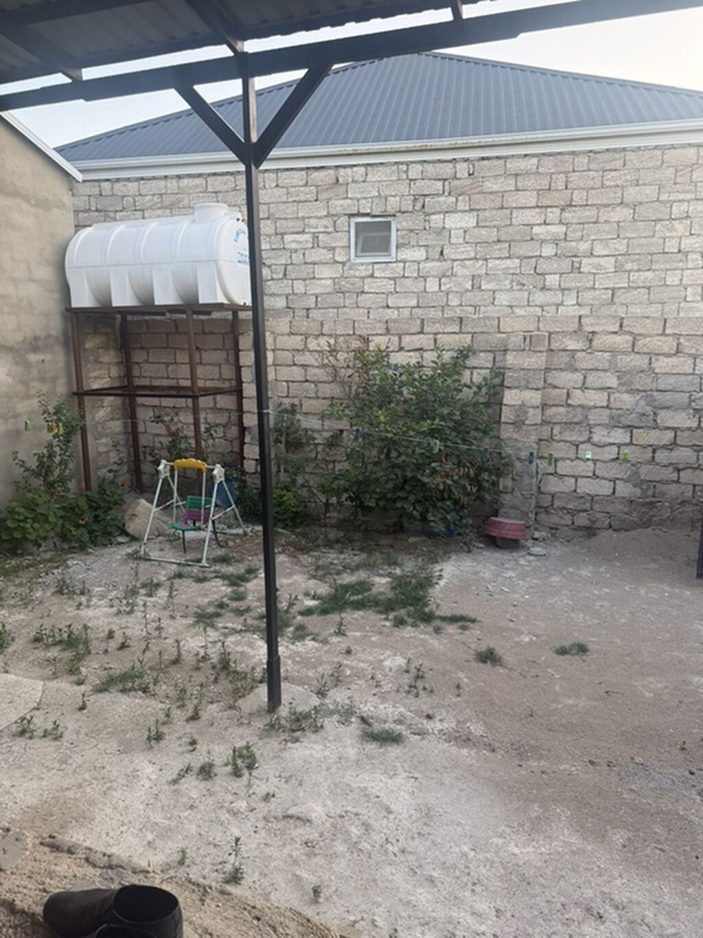Ev çilegerde yerleşir. Hal hazırda yaşayış var. 131 nömreli marşurut — Ev, villa, Digah (6)