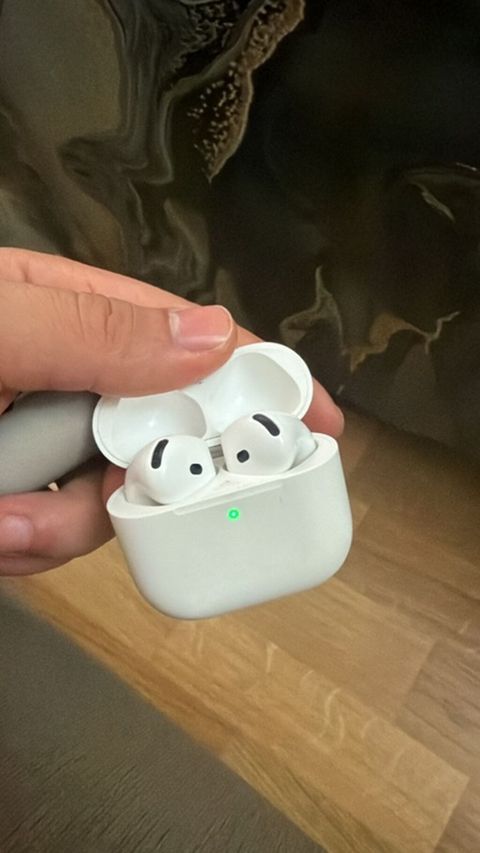 Apple AirPods 4 sade cuzi endirim olacaq - Aktiv Səs-küyün — Bakı
