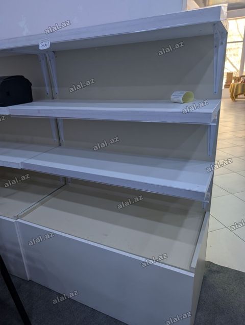 Mağaza vitrin riiç sistemi – divara bərkidilən rəflər və alt hissədə — Bakı