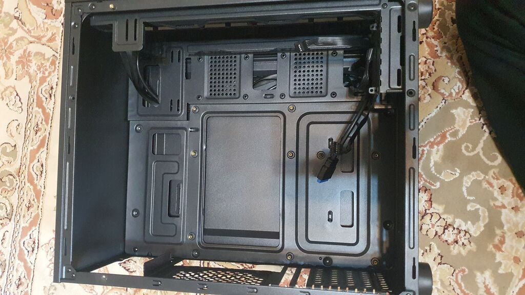 Gaming kompyuter üçün içi boş keys satılır. Yan tərəfi qalın şüşədir — Korpuslər, Bakı (7)