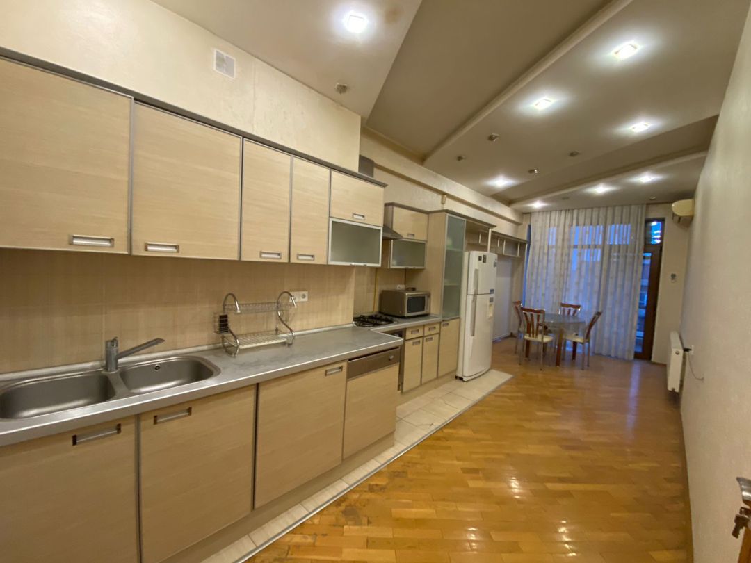 İcarəyə verilir 4 otaqlı yeni tikili 200 m² — Mənzil, Bakı (11)
